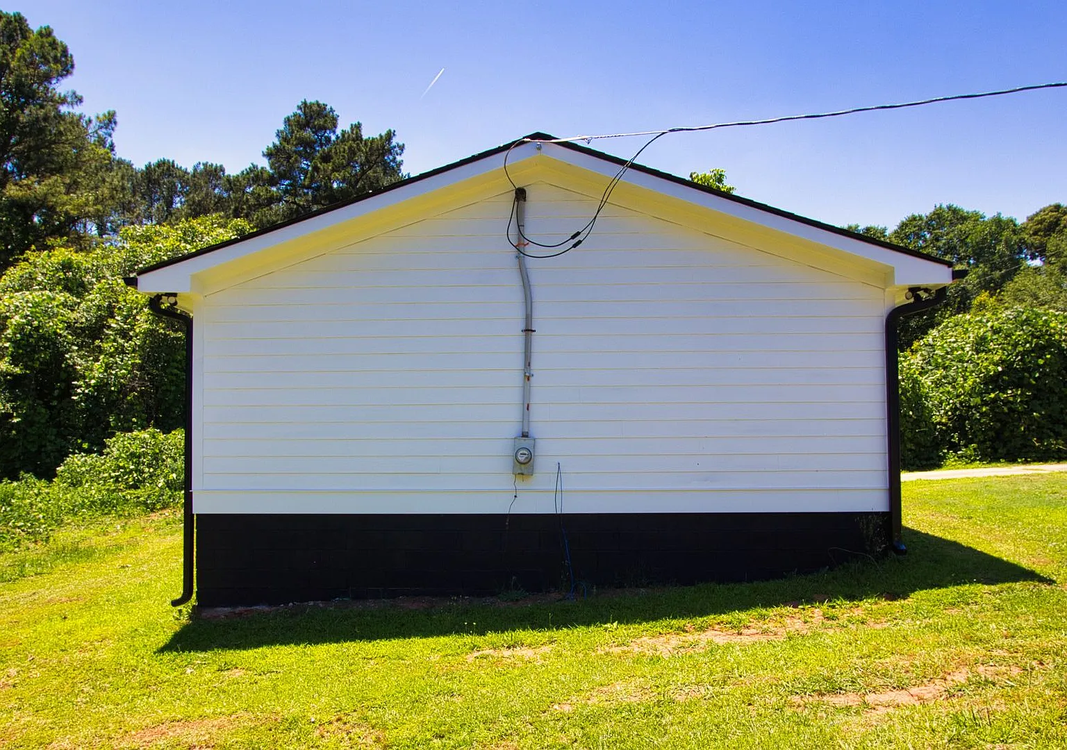 Available Now! Newly Renovated Ranch! 3 Bedroom 2 Bathroom — Photo 3
