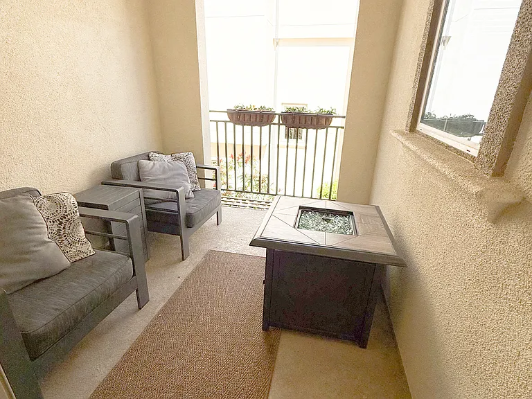 959 Slate St — Photo 6