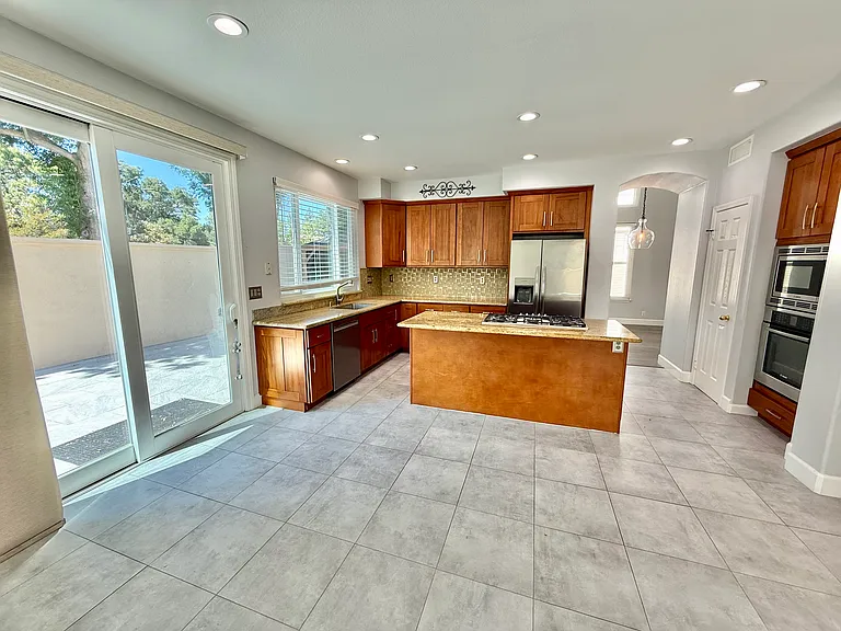 4238 Diavila Ave — Photo 23