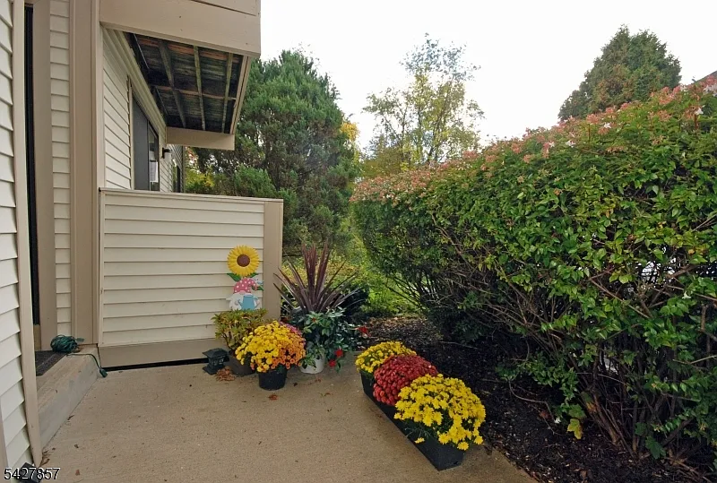 Building Photo - 3005 Hemlock Pl
