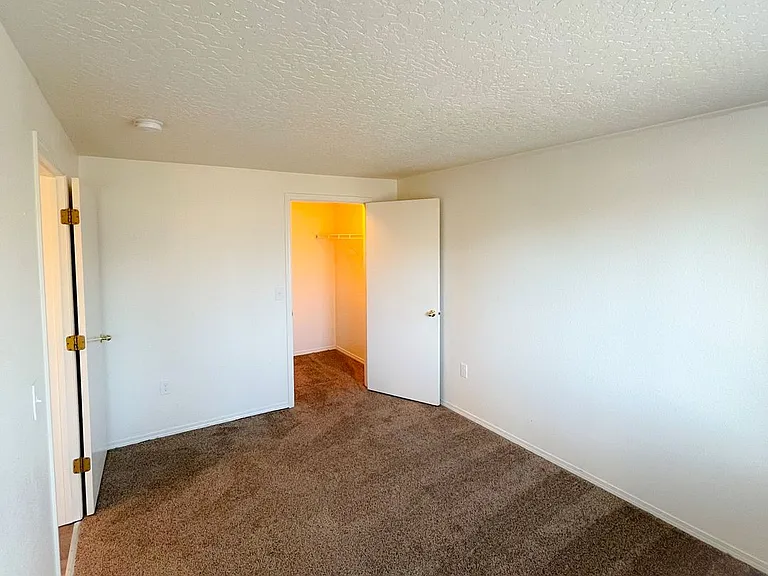 109 - Brentwood — Photo 16