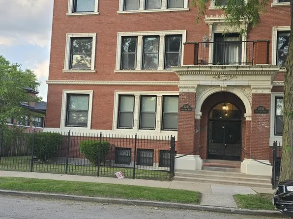 3733 S Lake Park Ave #1, Chicago, IL 60653