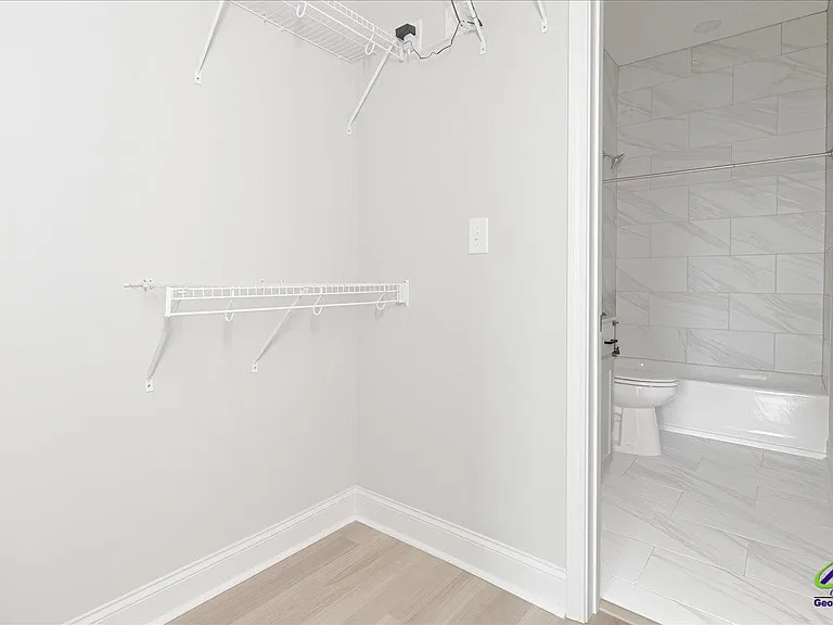 1013 Northside Dr — Photo 23