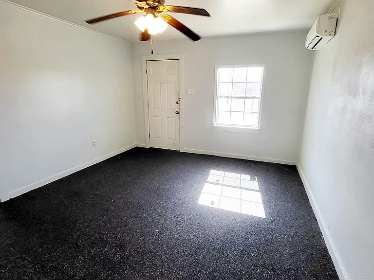 1205 S Lancaster St — Photo 6