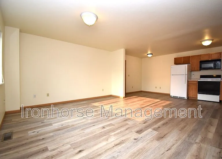 2491 Wheeler Dr #B — Photo 2