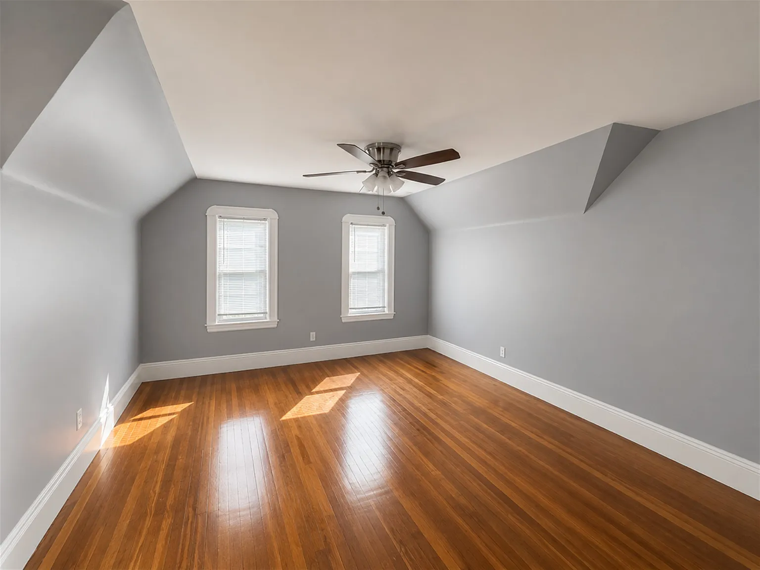 3 bed, 1200 sqft, $4,200 — Photo 4