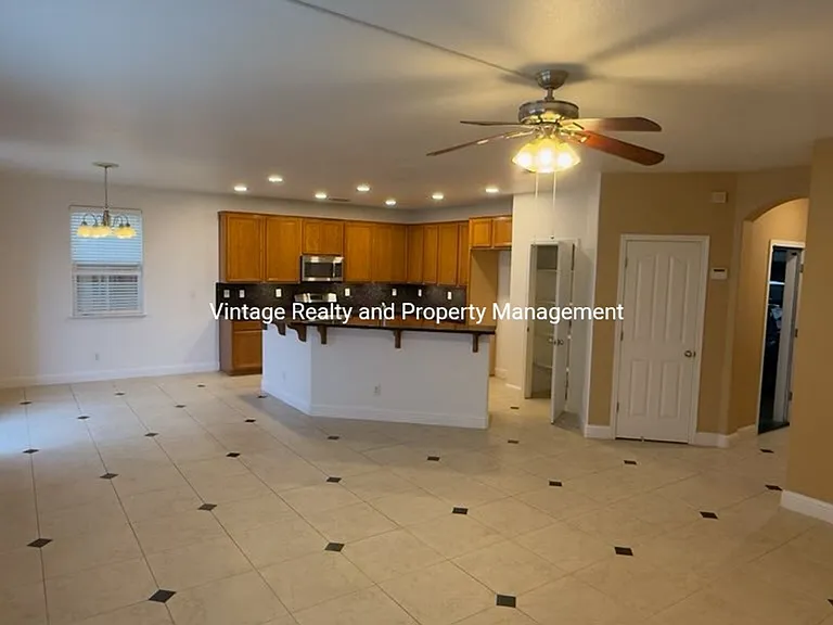 244 Lazy Ridge Ave — Photo 8