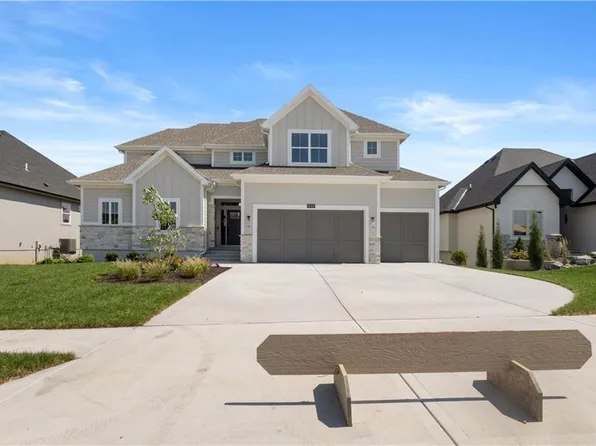 18501 Pawnee Ln, Stilwell, KS 66085