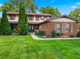 1222 Biscayne Dr, Elk Grove Village, IL 60007