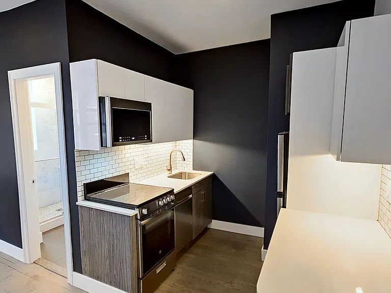 55 Queensberry St #24 — Photo 3