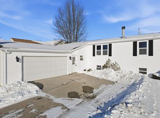 1581 Golden Gate Ct, Saint Clair, MI 48079