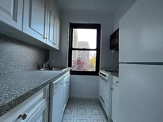 Rented by Contact Realty | media 6