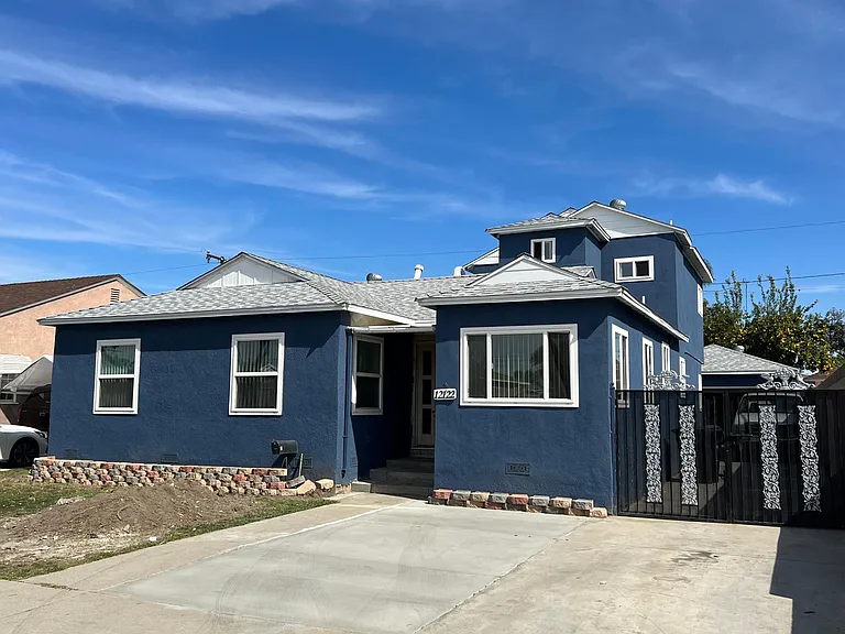 12122 Roseton Ave — Photo 2