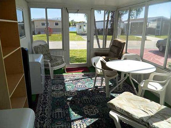 2nd image of 2898 Lakeshore Dr