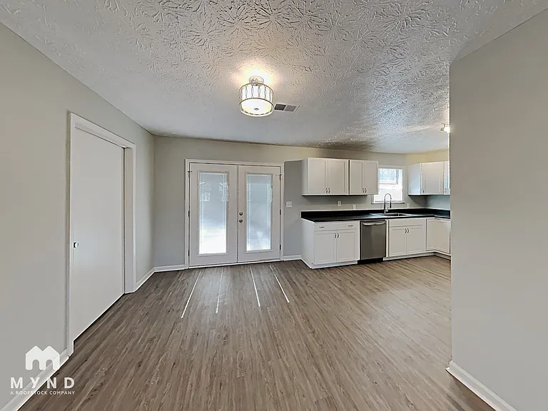 115 Carver St — Photo 5