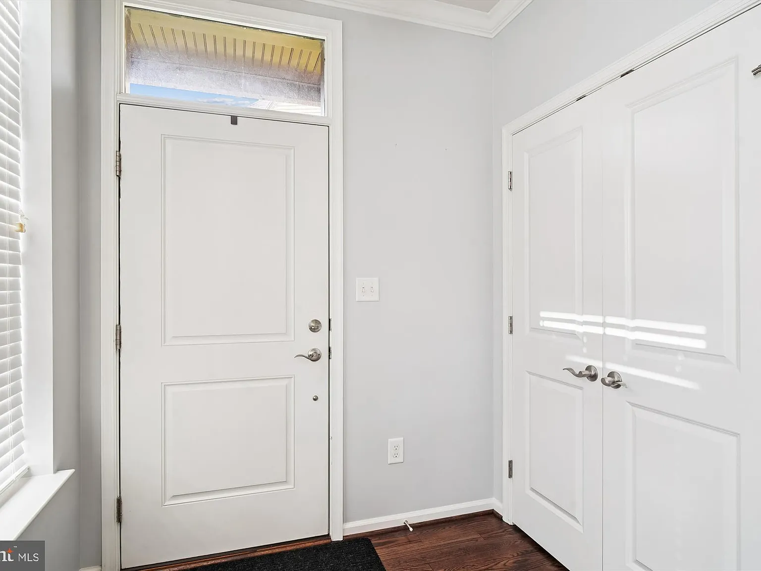 3 bed, 3.5 bath, 2624 sqft, $3,600 — Photo 3