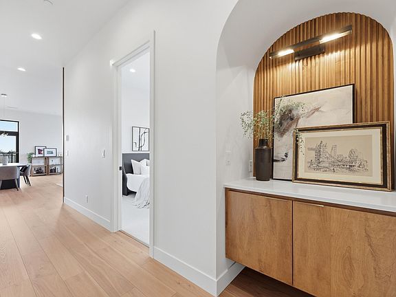 4th image of 505 Oak St N #509