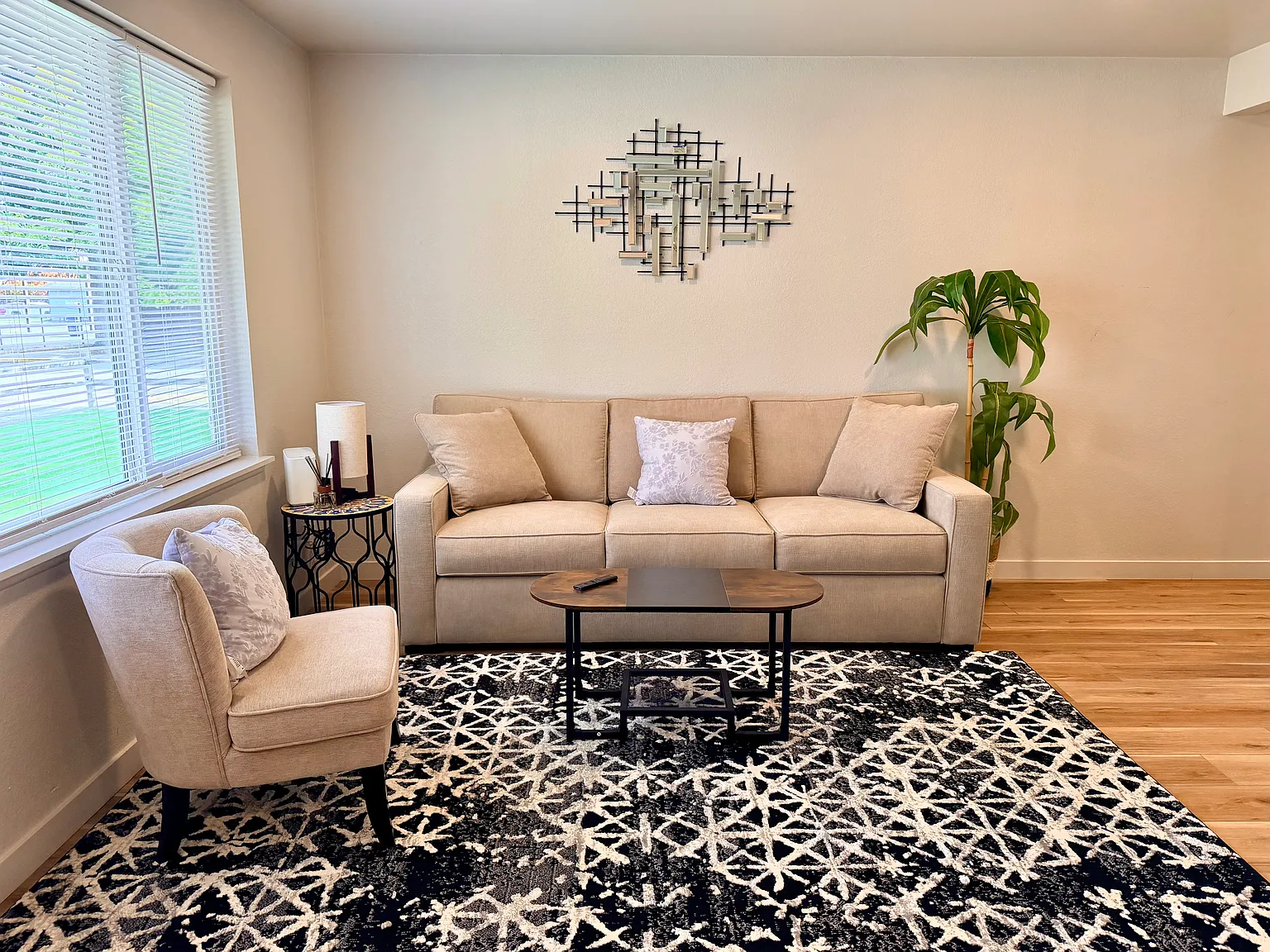 2 bed, 1.5 bath, 1150 sqft, $3,200 — Photo 3