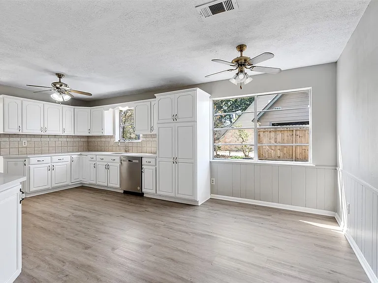 4106 Cypress Hill Dr — Photo 12