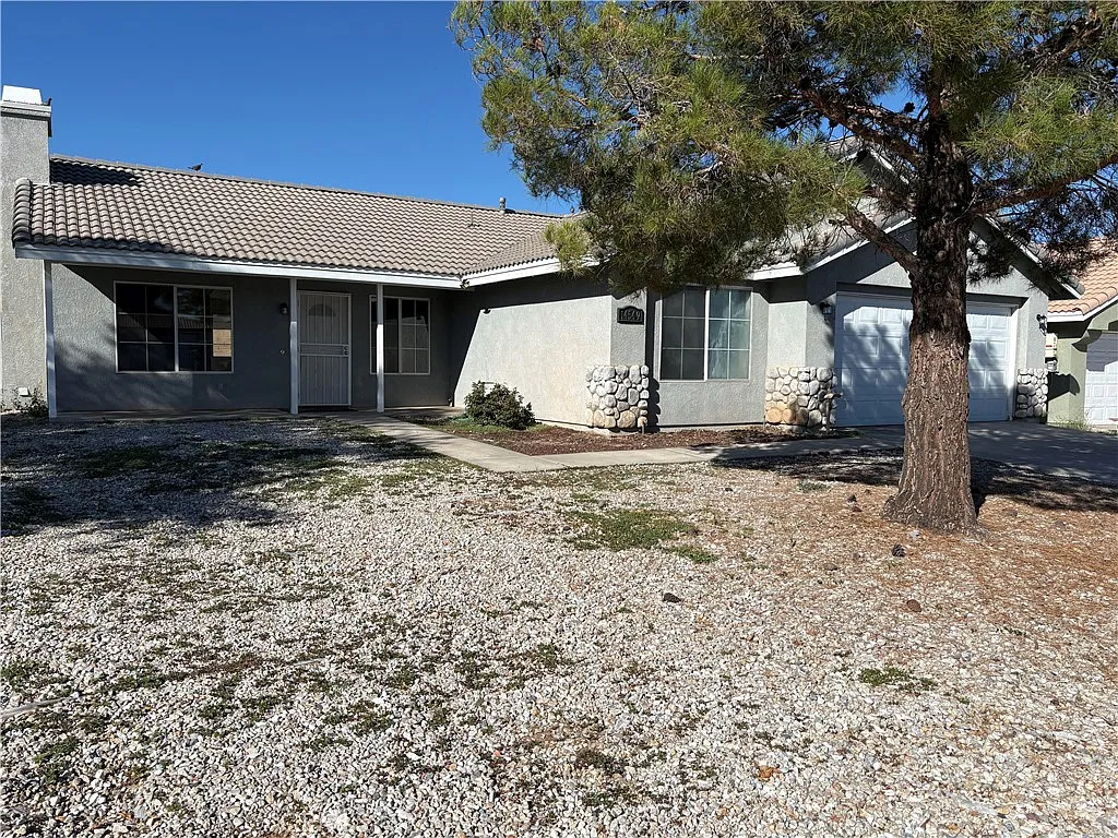 5 bed, 1301 sqft, $2,850 — Photo 2