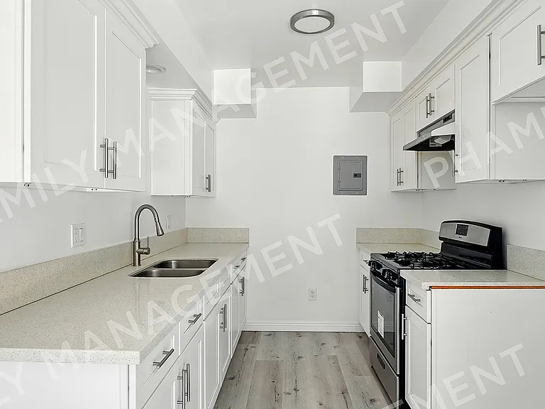 451 Anderwood Ct #D — Photo 4