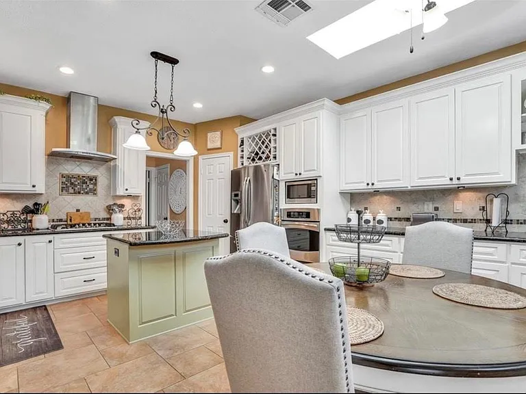 18214 Spruce Creek Dr — Photo 15