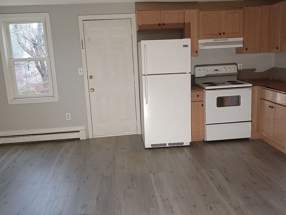 Large eat in kitchen with pantry