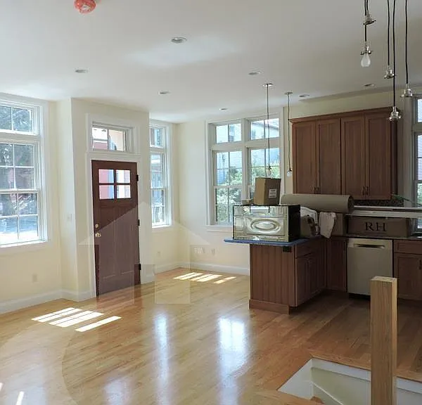 147 Webster Ave — Photo 12