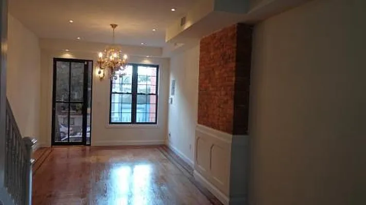 Sold by R New York | media 18