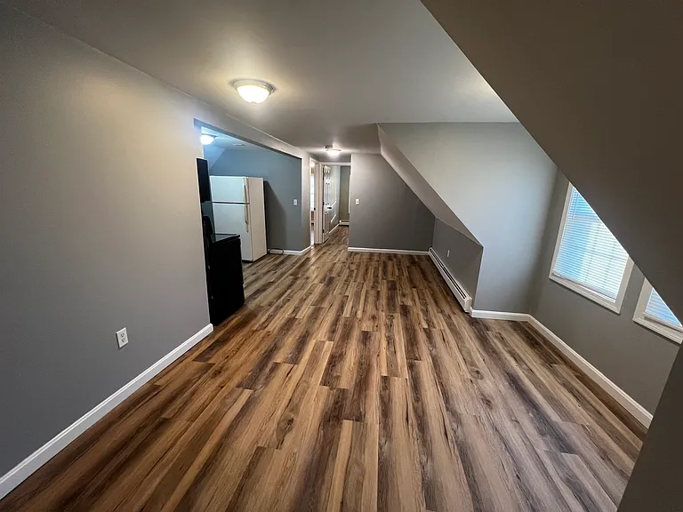 378 Center St #6 — Photo 4