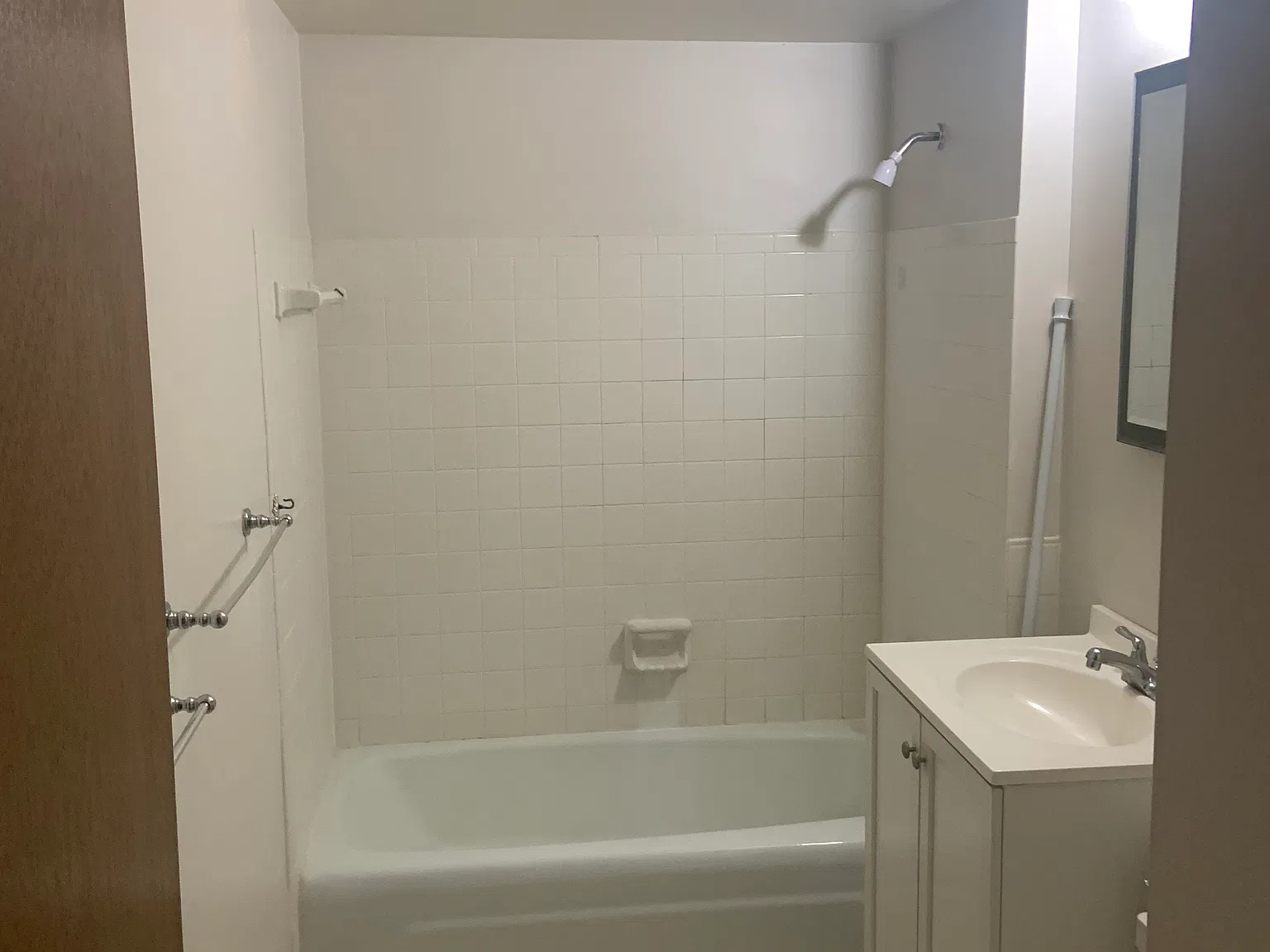 2 bed, 900 sqft, $1,350 — Photo 2