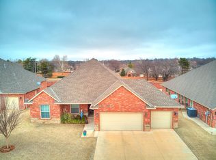 633 Geneva Dr, Edmond, OK 73025