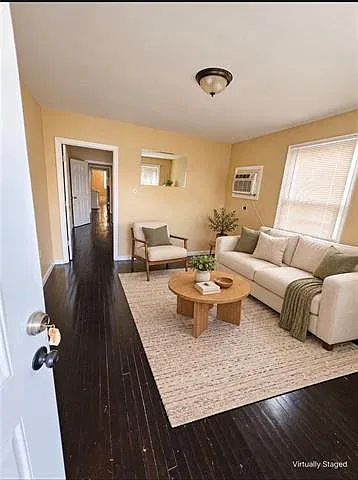 2 bed, 1.0 bath, 1550 sqft, $1,300 — Photo 2