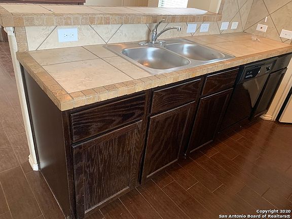 4th image of 553 Creekside Cir