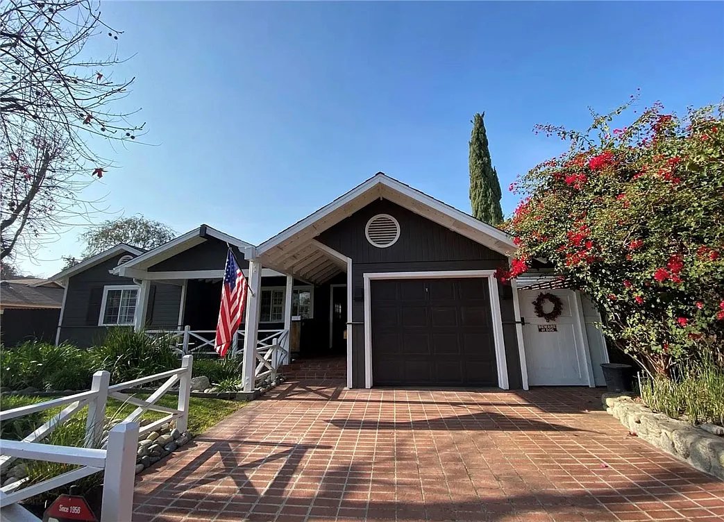 3 bed, 2319 sqft, $5,600 — Photo 1