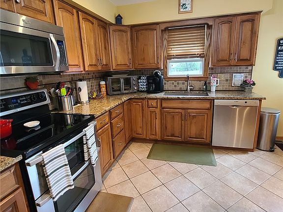 5th image of 58563 Joseph St