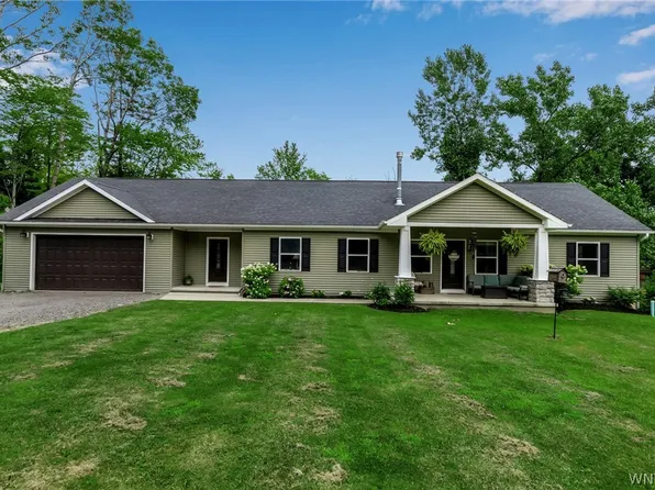 6588 Hillside Dr, Orchard Park, NY 14127