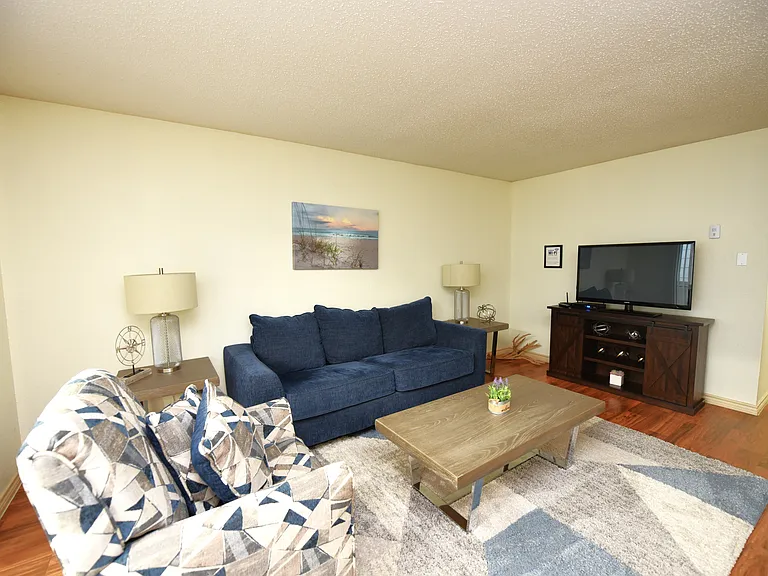 Land's End Apartments — Photo 15