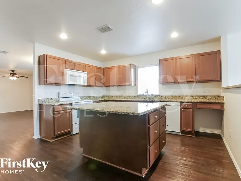 1305 Haley Ln — Photo 8