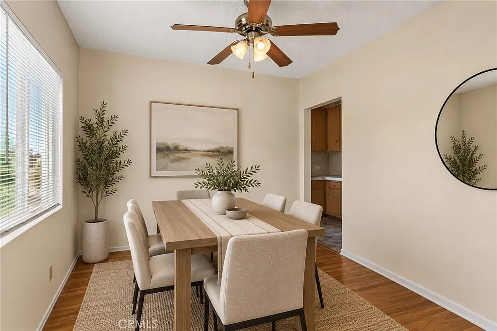 2 bed, 800 sqft, $2,700 — Photo 2