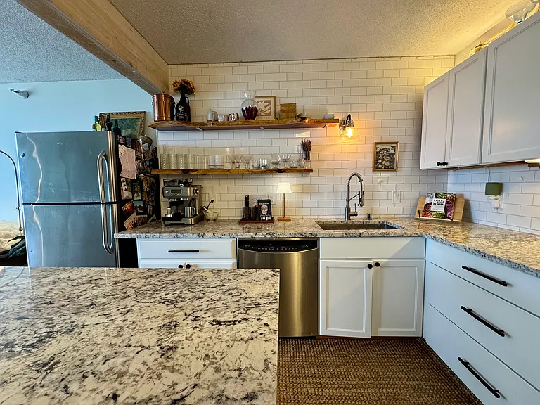 1660 N Prospect Ave #908 — Photo 3