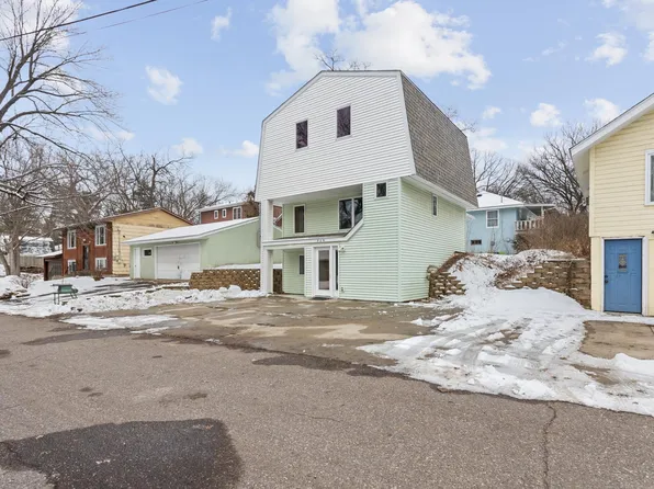 326 Faversham Rd, Willernie, MN 55090