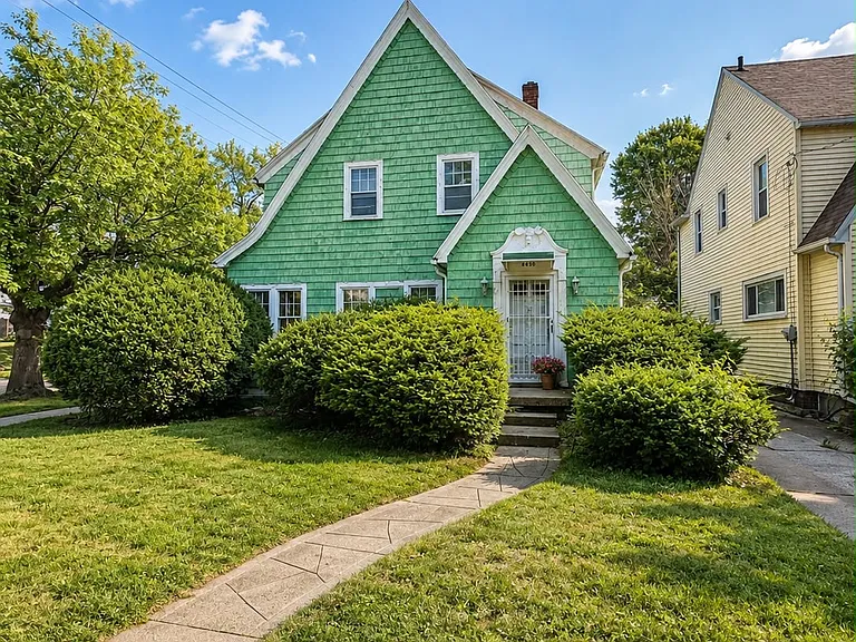 4450 Commonwealth Ave — Photo 1