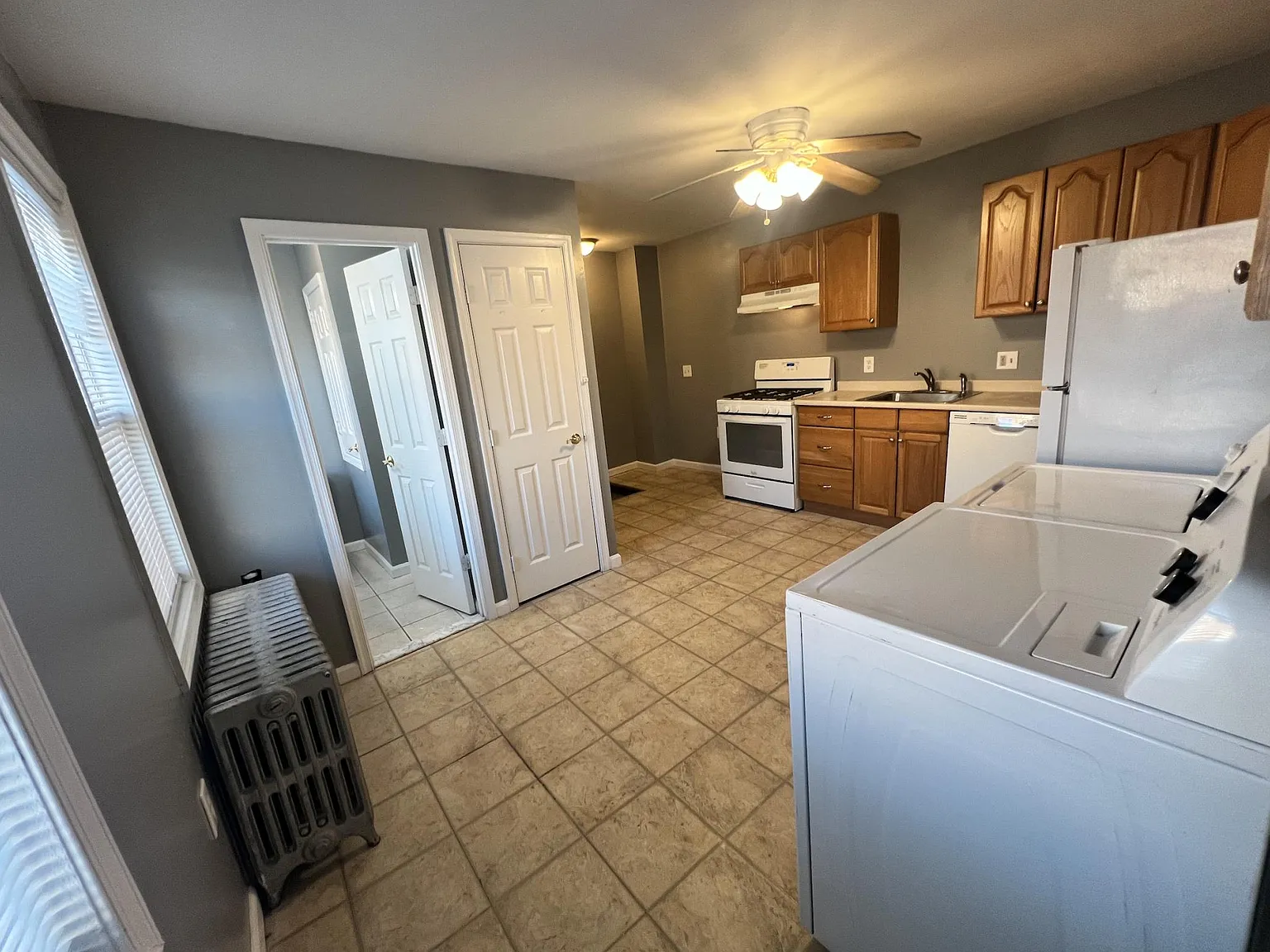 3243 Elliott St — Photo 2