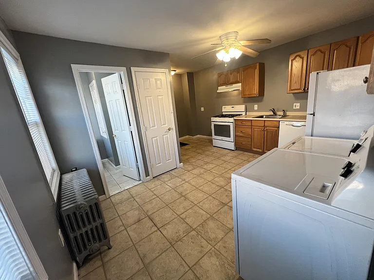 3243 Elliott St — Photo 2