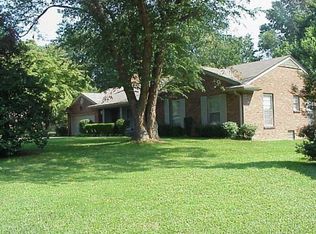 711 Waterford Rd, Windy Hills, KY 40207