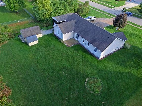 3rd image of 1206 Mary Dr