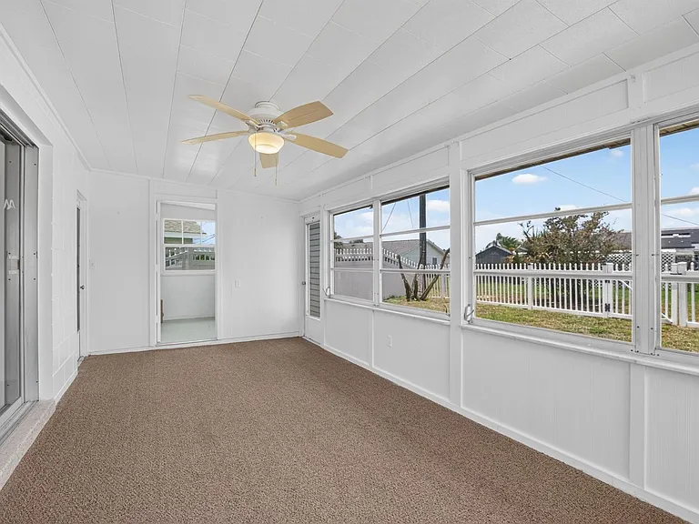 705 Thunderbird Ave — Photo 35