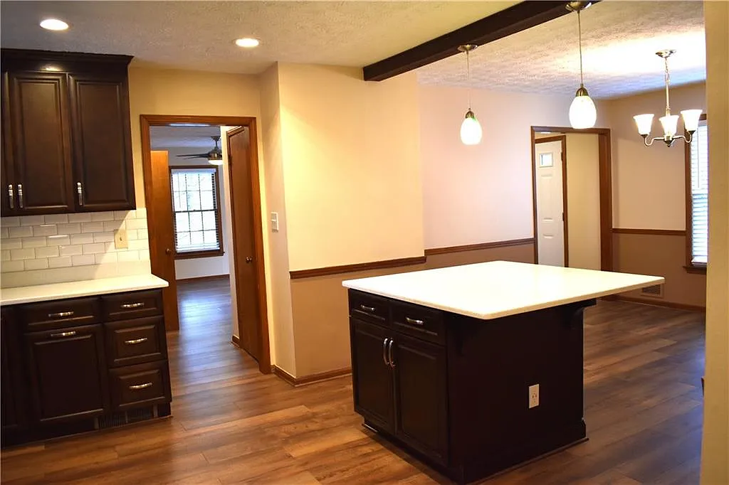 3 bed, 2.5 bath, 2226 sqft, $2,300 — Photo 3