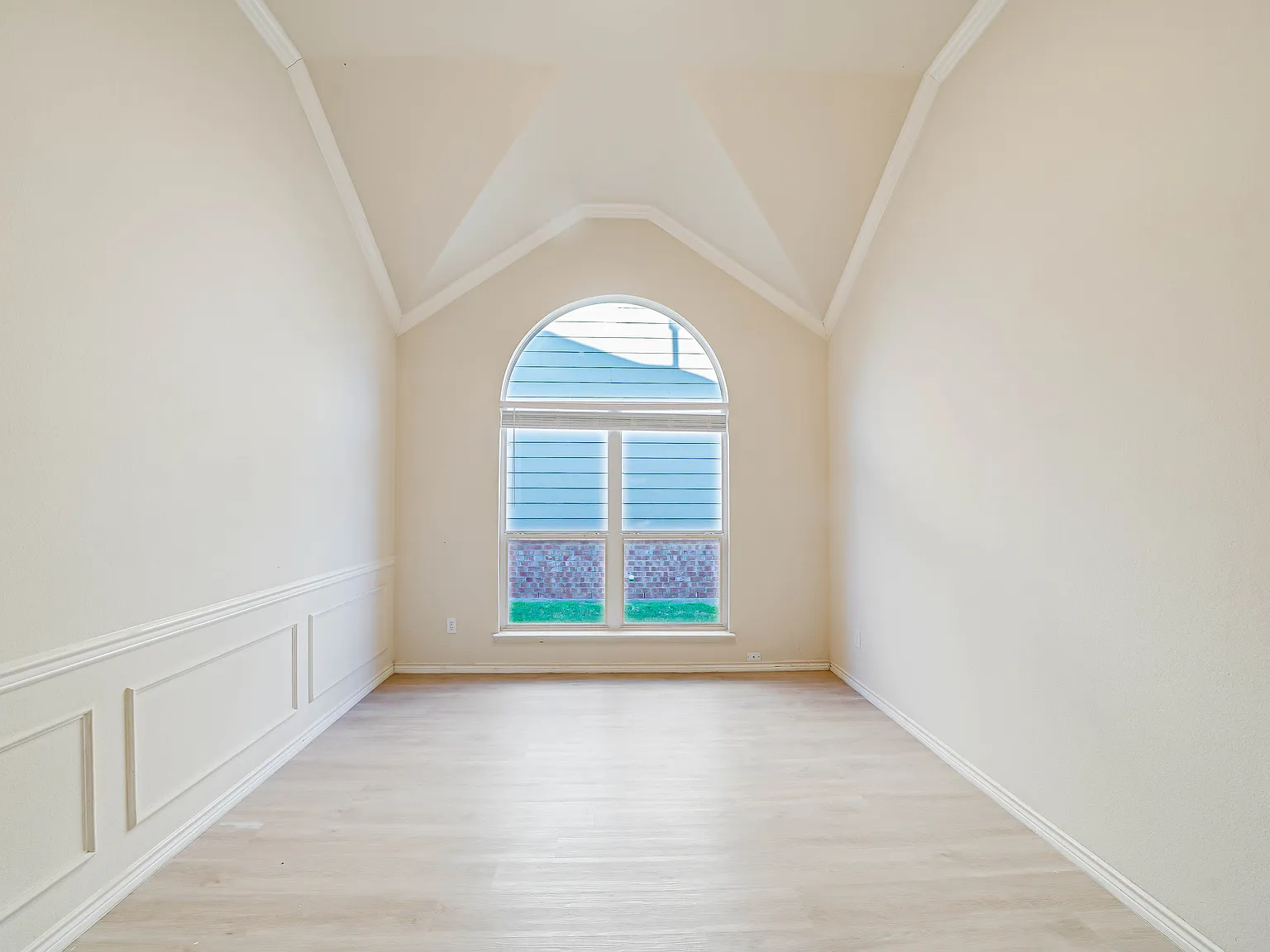 3 bed, 2262 sqft, $2,590 — Photo 4